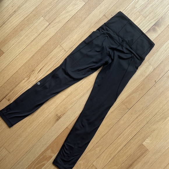 LULULEMON size 2 25” LEGGINGS with POCKETS - Picture 3 of 8